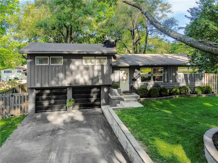 7908 Falmouth Street, Prairie Village, KS 66208 - #2