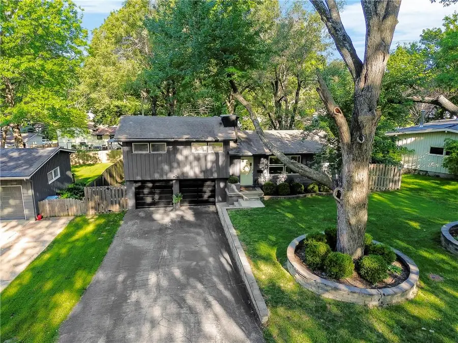 7908 Falmouth Street, Prairie Village, KS 66208 - #3