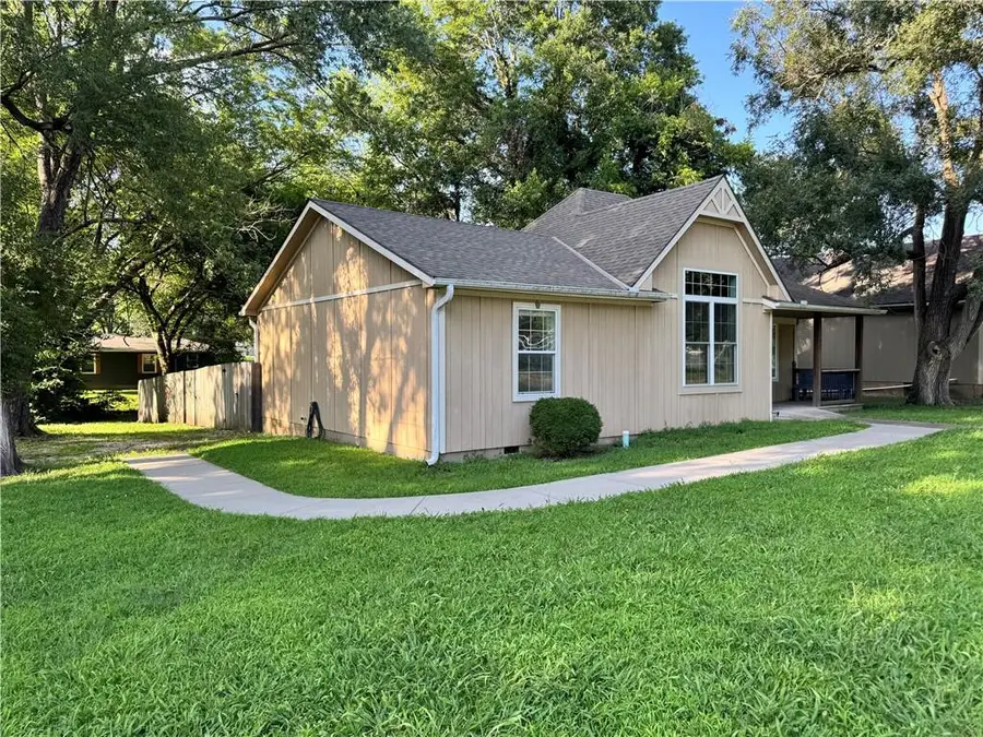 110 W Mill Street, Butler, MO 64730 - #2