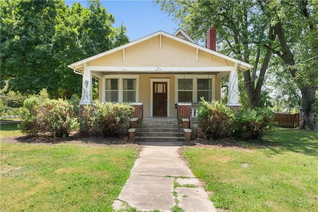 314 E Main Street, Odessa, MO 64076 - #1