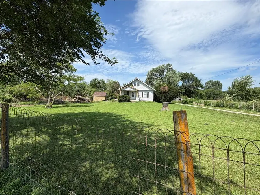 16347 Chieftain Road, Tonganoxie, KS 66086 - #2
