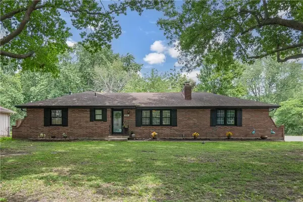 200 SW 20th Terrace, Oak Grove, MO 64075