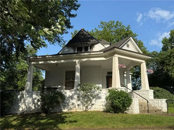 1027 N 4th Street, Atchison, KS 66002