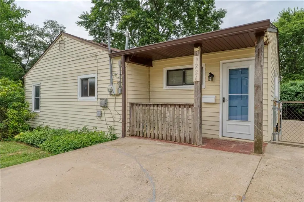 9226 Walnut Street, Kansas City, MO 64114 - #1