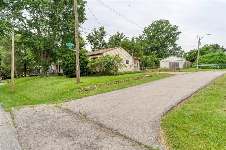 9226 Walnut Street, Kansas City, MO 64114 - #3