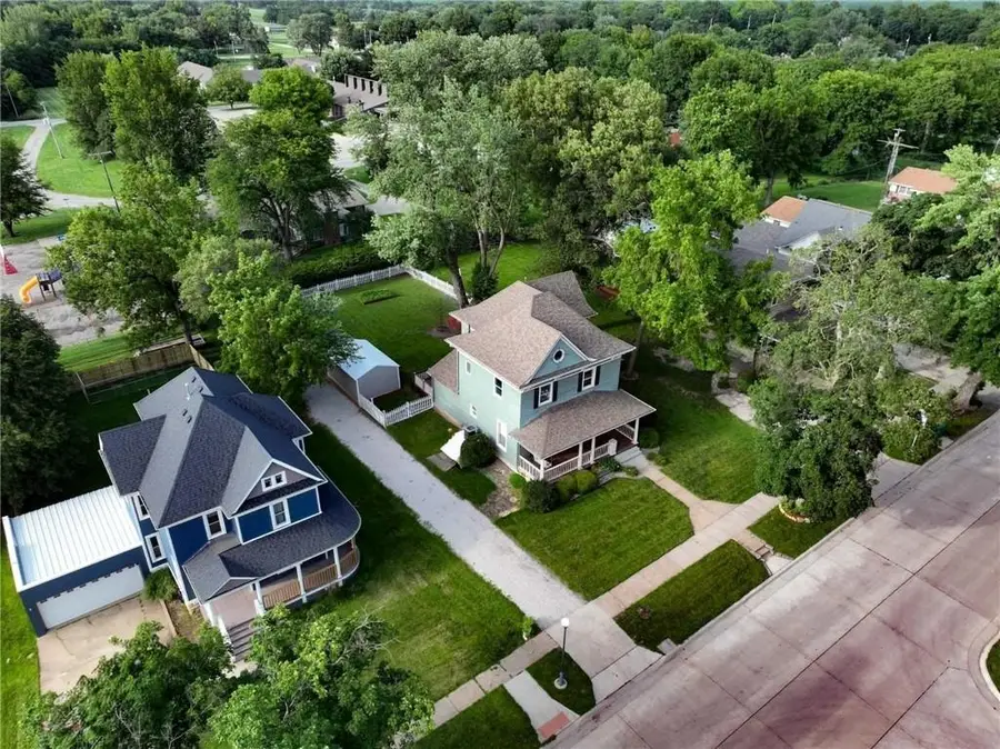 416 Miami Street, Hiawatha, KS 66434 - #3