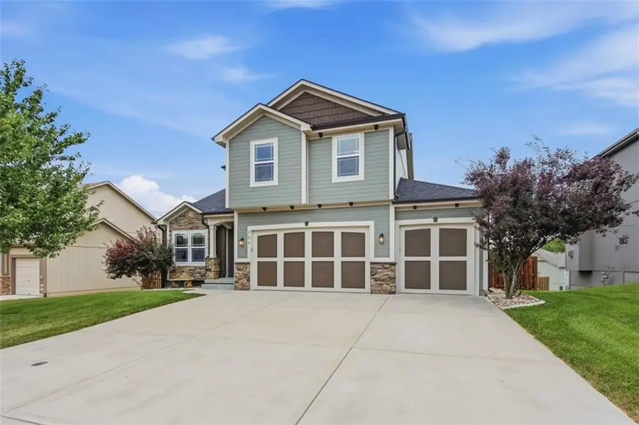 703 19th Avenue N, Greenwood, MO 64034 - #2