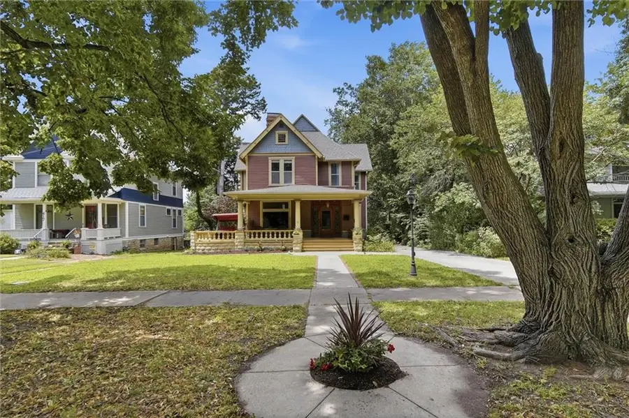 411 SW Woodlawn Avenue, Topeka, KS 66606 - #2