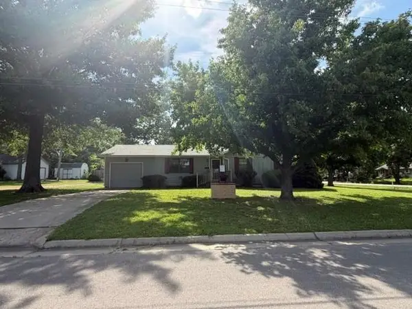904 S 6th Street, Burlington, KS 66839