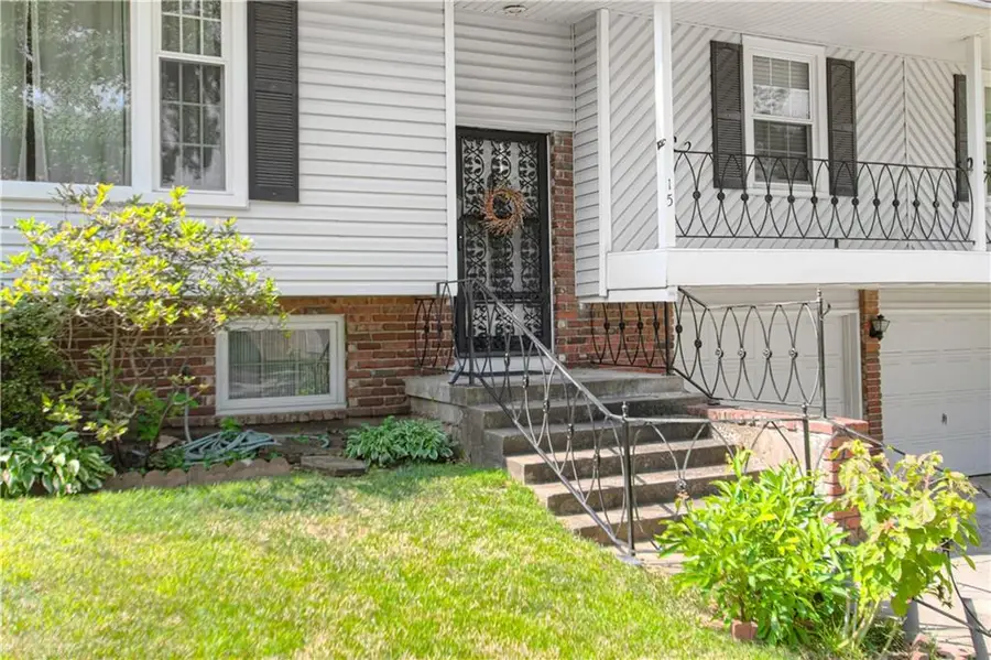 15 W Bridlespur Drive, Kansas City, MO 64114 - #2