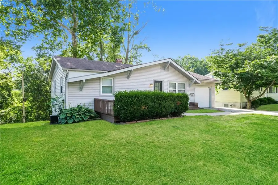 6303 N Bellefontaine Avenue, Gladstone, MO 64119 - #2