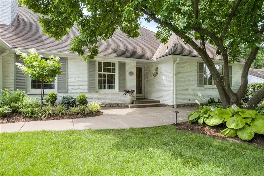 3901 W 57th Terrace, Fairway, KS 66205 - #1