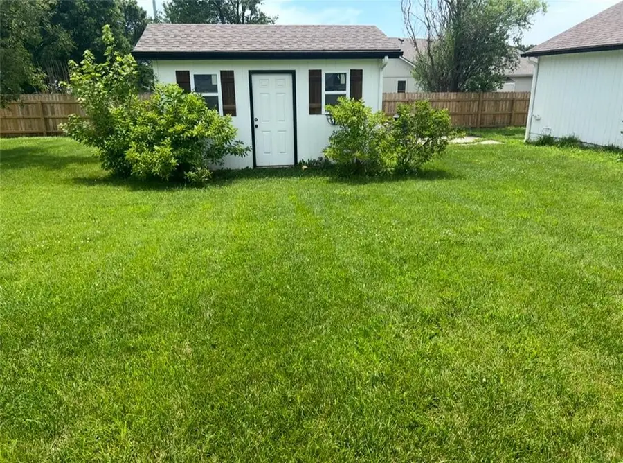 905 E Osage Street, Paola, KS 66071 - #3