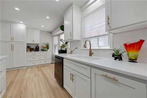 10428 Grand Avenue, Kansas City, MO 64114