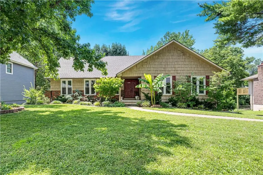 10428 Grand Avenue, Kansas City, MO 64114 - #2