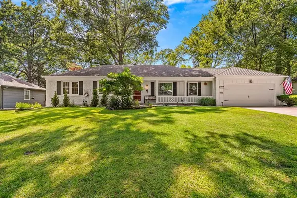 9416 Wenonga Road, Leawood, KS 66206