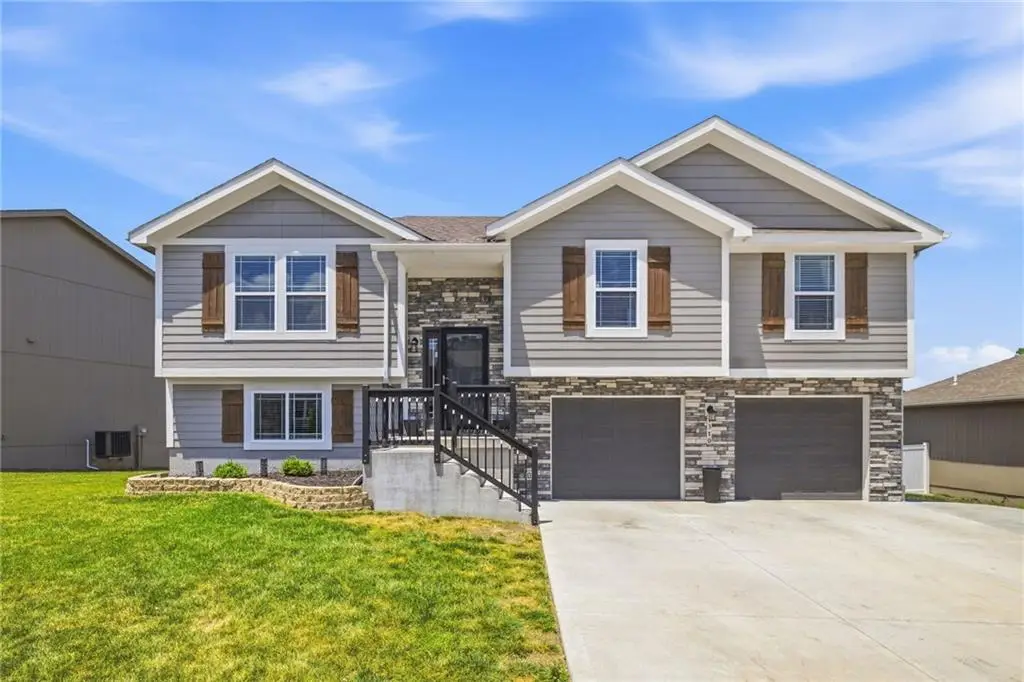 1310 SW Burns Circle, Oak Grove, MO 64075 - #1