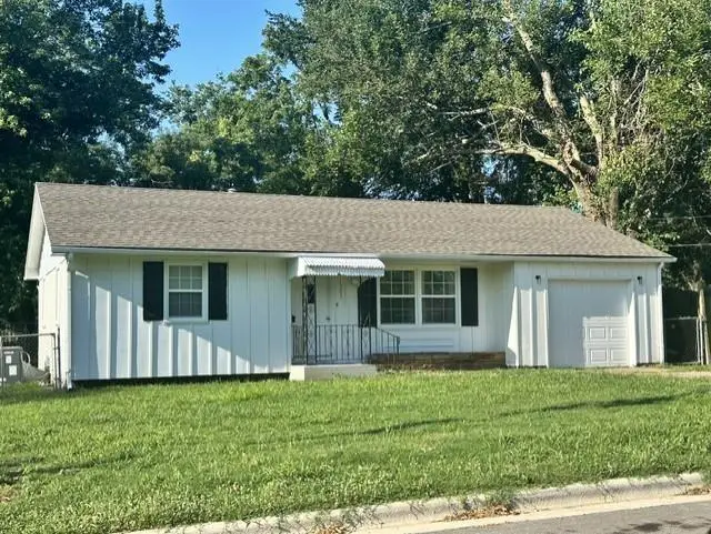 1305 W Allison Street, Nevada, MO 64772 - #1