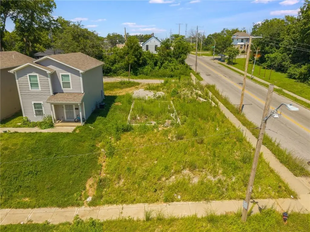 3900 Park Avenue, Kansas City, MO 64130 - #1