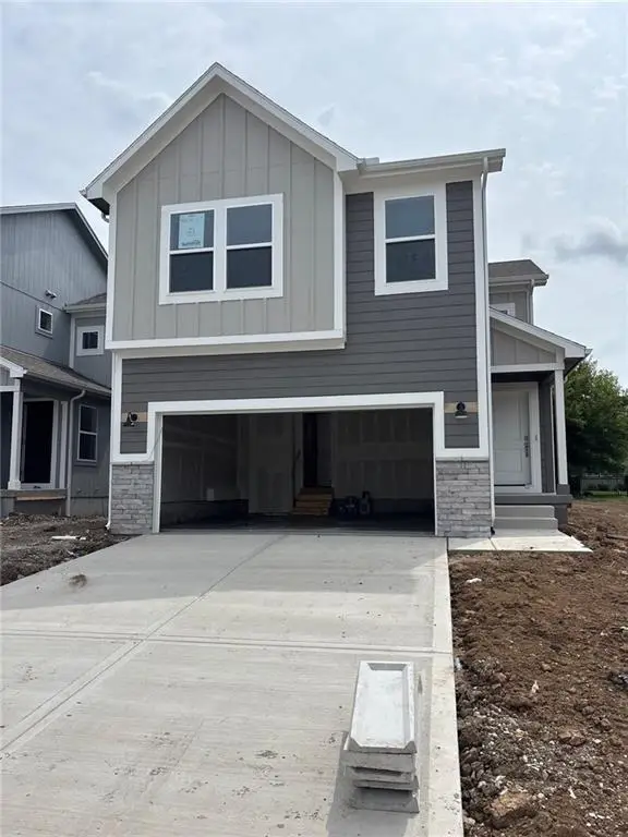 8826 SW 10th Street, Blue Springs, MO 64064