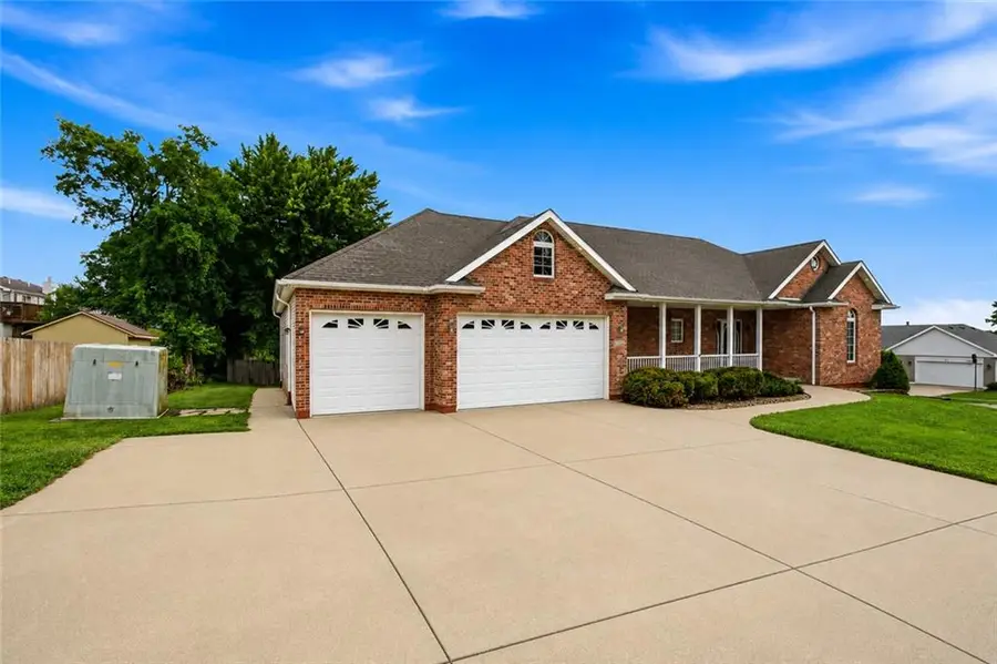 700 E 10th Street, Kearney, MO 64060 - #2