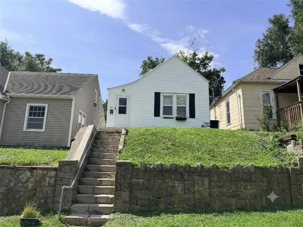 114 E Highland Avenue, Saint Joseph, MO 64505 - #1