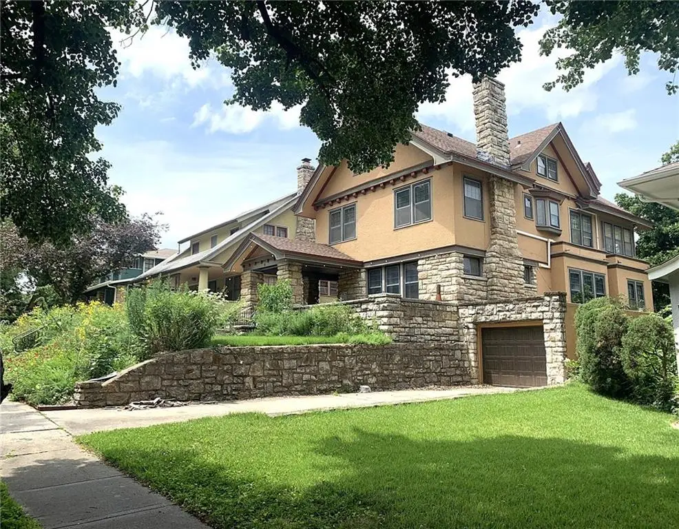 18 W Concord Avenue, Kansas City, MO 64112 - #1