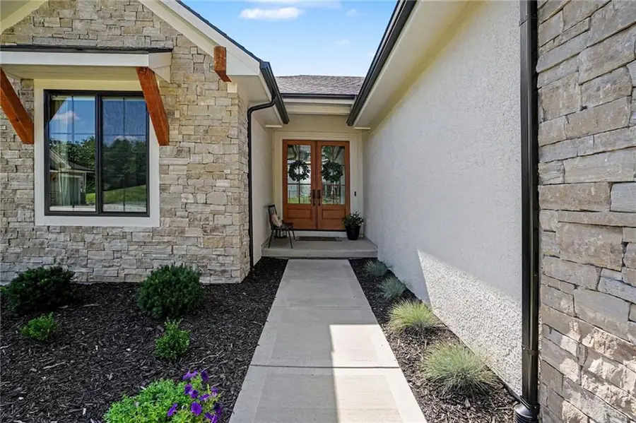 10200 River Hills Drive, Parkville, MO 64152 - #3