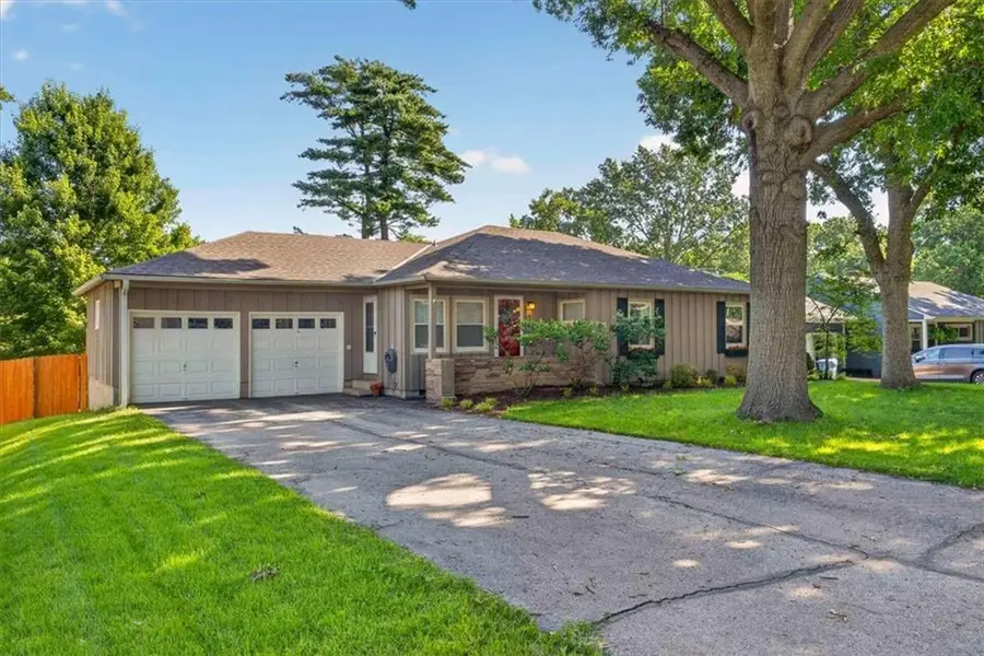 5714 W 77th Terrace, Prairie Village, KS 66208 - #3