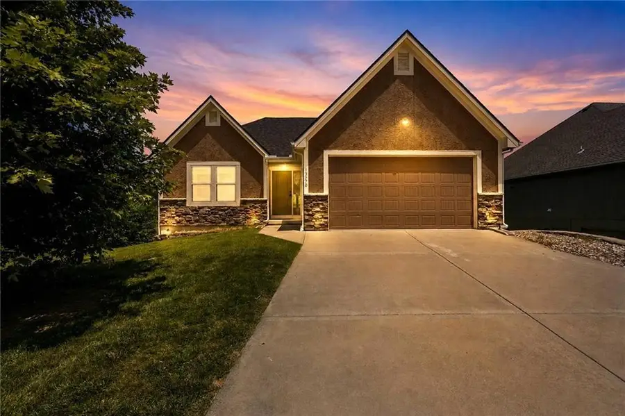 13770 Valleyview Way, Bonner Springs, KS 66012 - #2