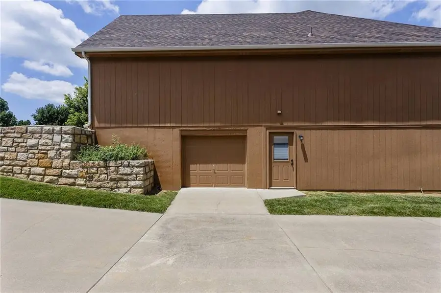13770 Valleyview Way, Bonner Springs, KS 66012 - #3