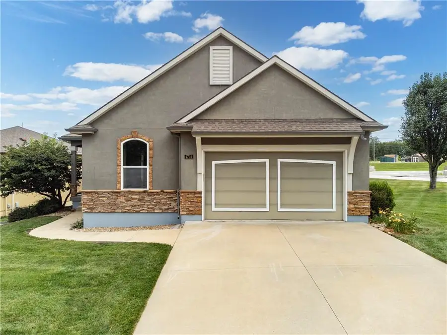 4701 Indigo Hills Drive, Blue Springs, MO 64015 - #2