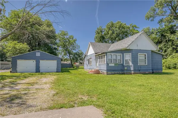 500 E Mckay Street, Frontenac, KS 66763