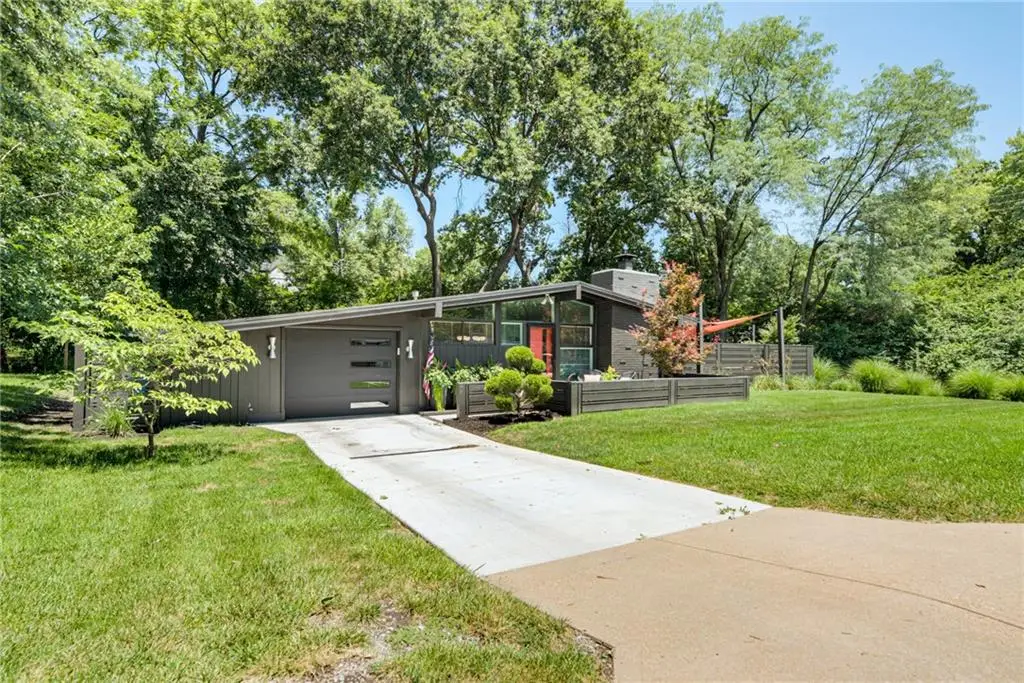 2204 W 71 Terrace, Prairie Village, KS 66208 - #1