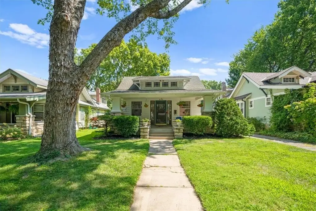 5733 Kenwood Avenue, Kansas City, MO 64110 - #1