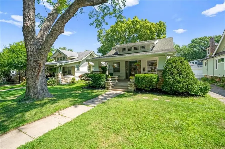 5733 Kenwood Avenue, Kansas City, MO 64110 - #3