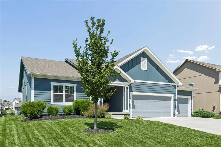 3212 SW Arbor Tree Drive, Lees Summit, MO 64082 - #3