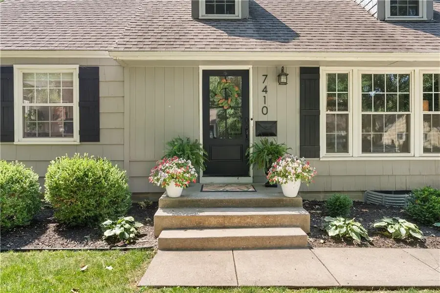 7410 Delmar Street, Prairie Village, KS 66208 - #2
