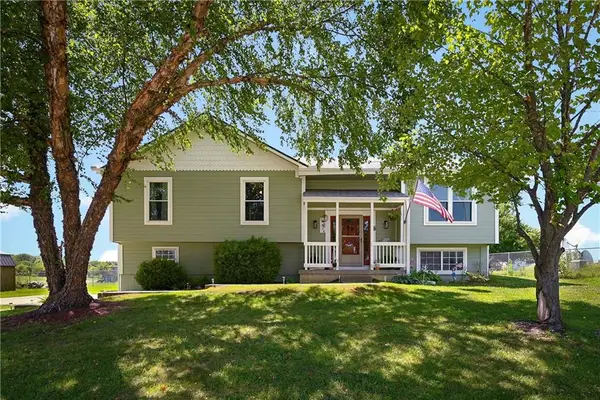 887 Glengera Street, Peculiar, MO 64078