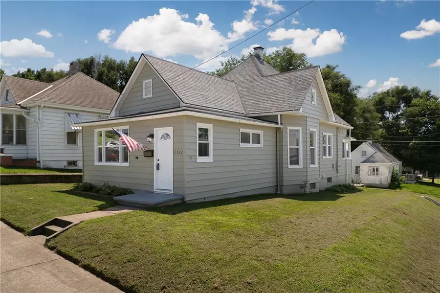 2302 S 15th Street, Saint Joseph, MO 64503 - #2
