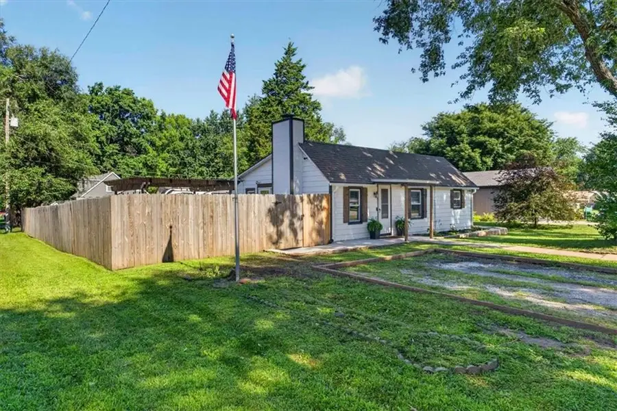508 S Elm Street, Louisburg, KS 66053 - #2