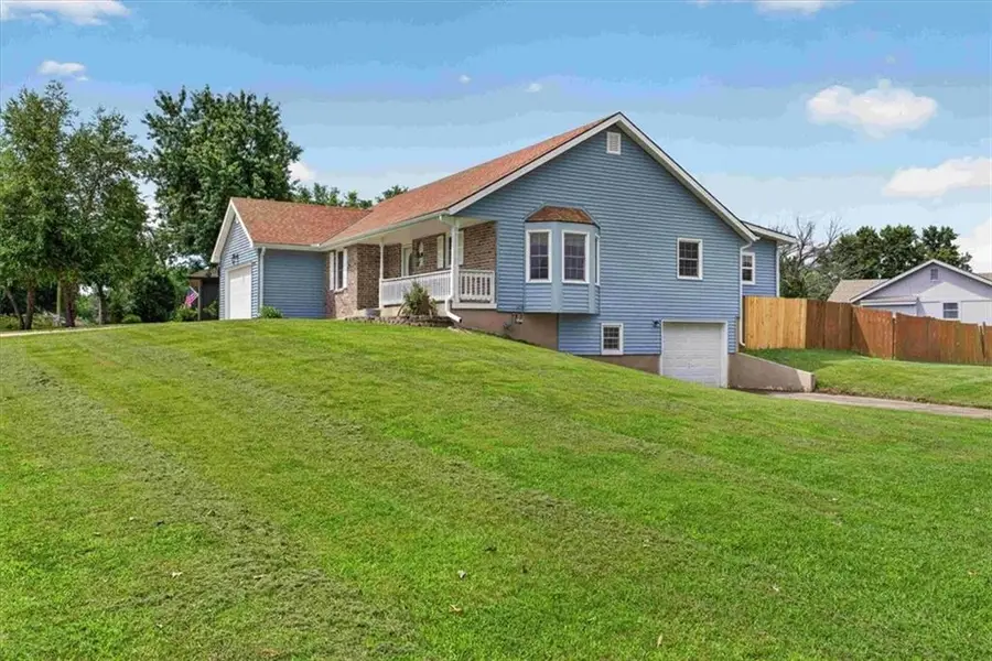 1006 N King Avenue, Harrisonville, MO 64701 - #2