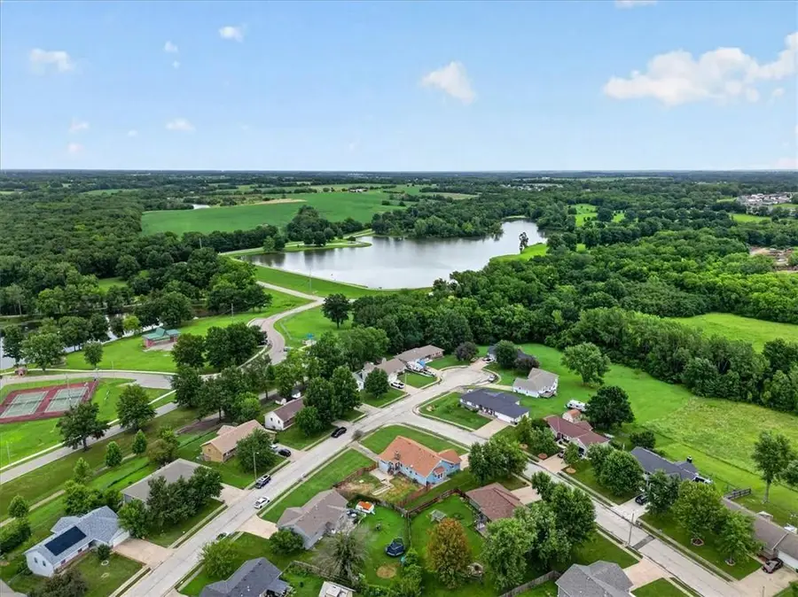 1006 N King Avenue, Harrisonville, MO 64701 - #3