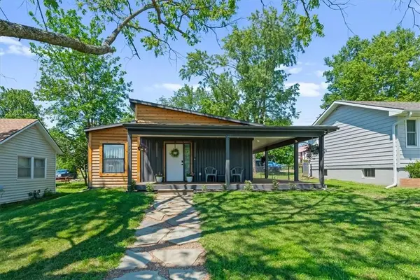608 W Miami Street, Paola, KS 66071