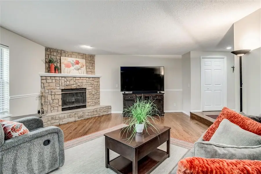 201 NW 79th Terrace, Kansas City, MO 64118 - #2