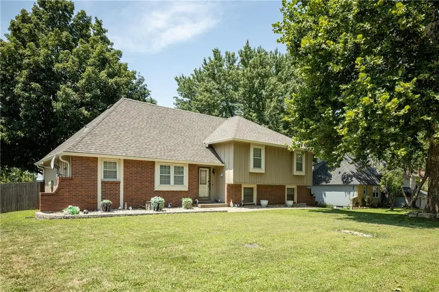 404 S Sunset Lane, Raymore, MO 64083 - #2