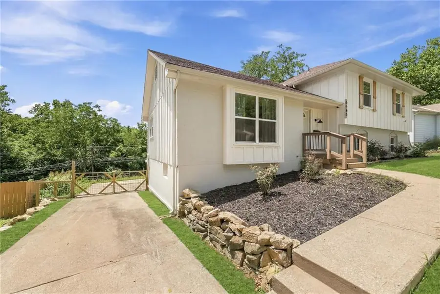 8908 Evanston Avenue, Kansas City, MO 64138 - #2