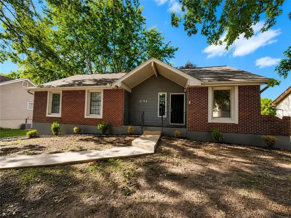 201 SE Princeton Place, Blue Springs, MO 64014