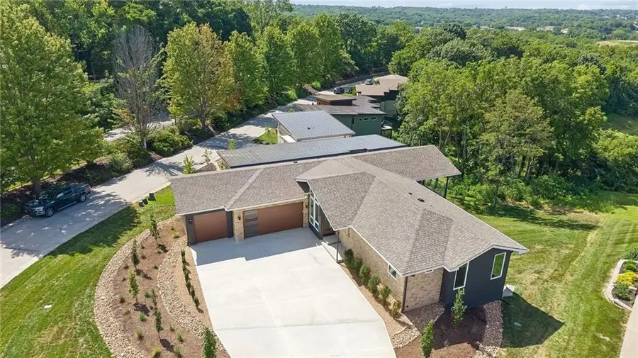 5870 Chateau Court, Parkville, MO 64152 - #3