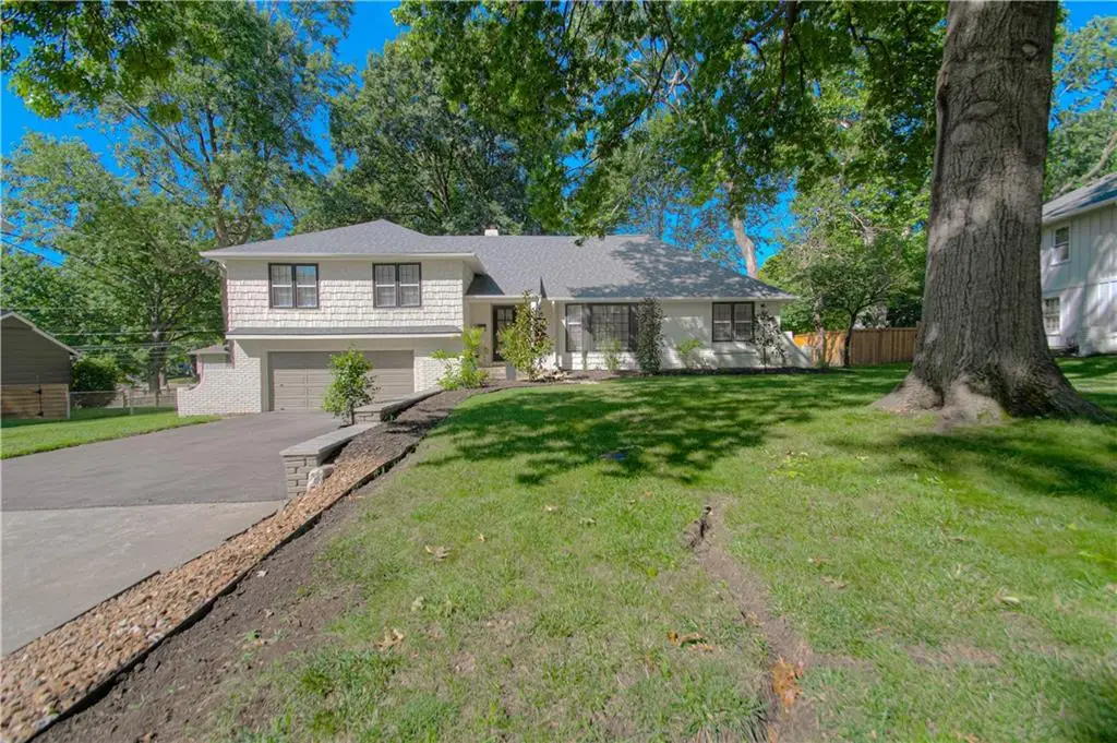 8020 Juniper Street, Prairie Village, KS 66208 - #1